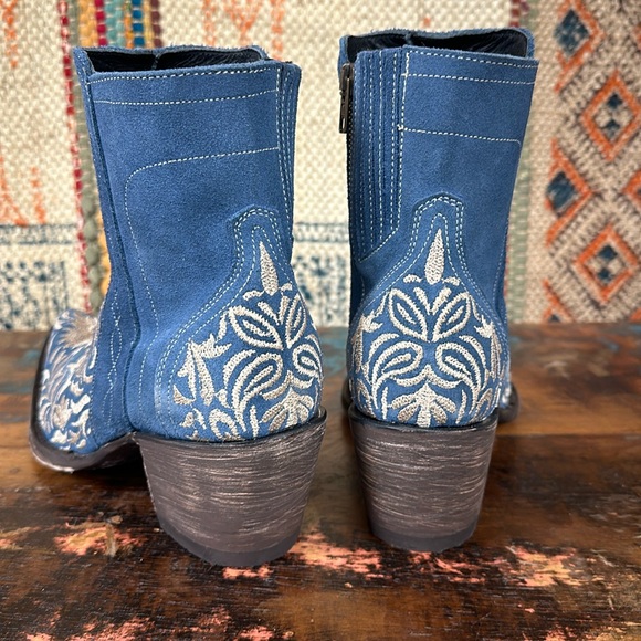 Old Gringo Bluebelle embroidered boots. New in box. - Picture 7 of 10